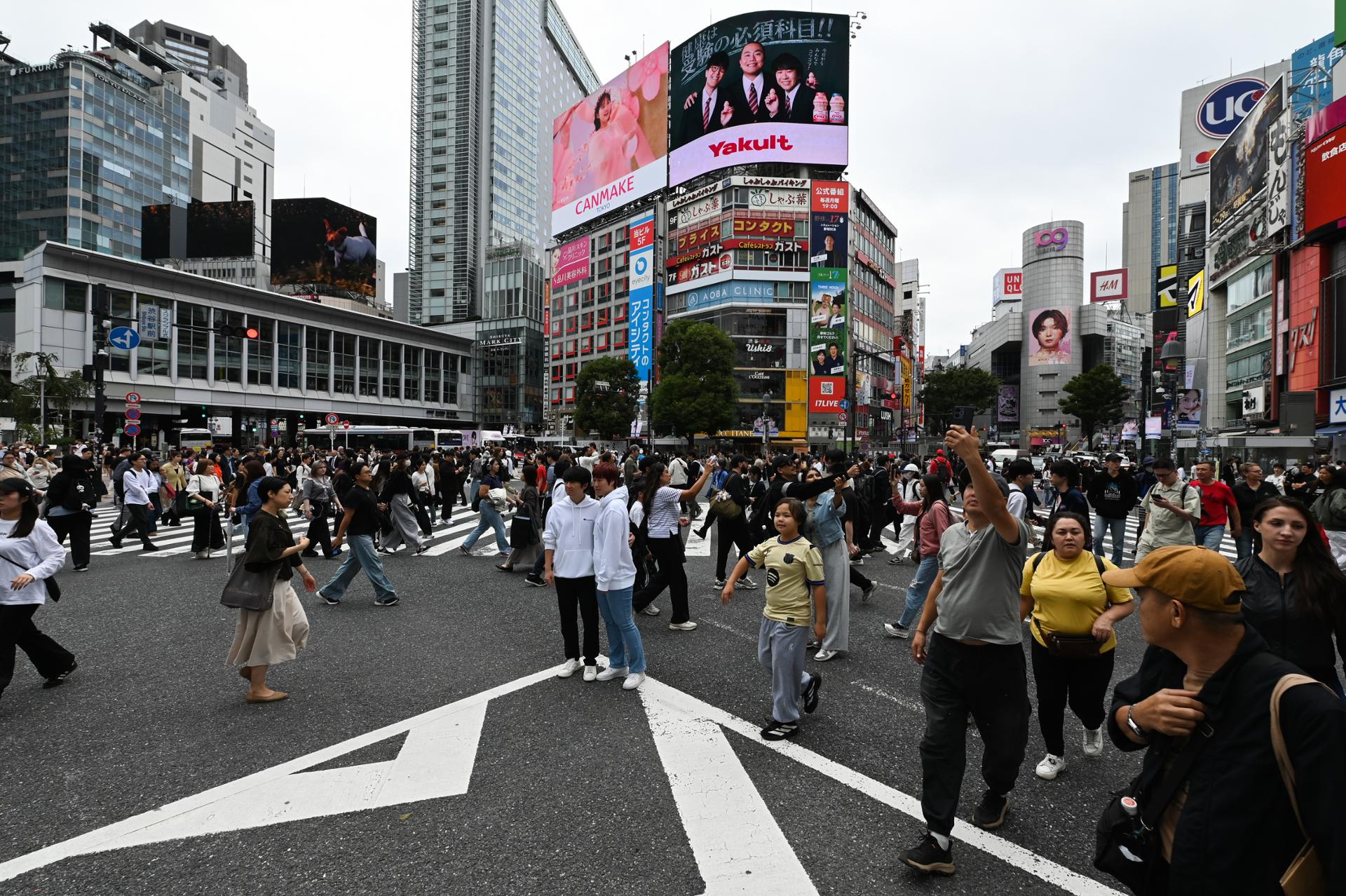 Japan says hosting record number of foreigners
