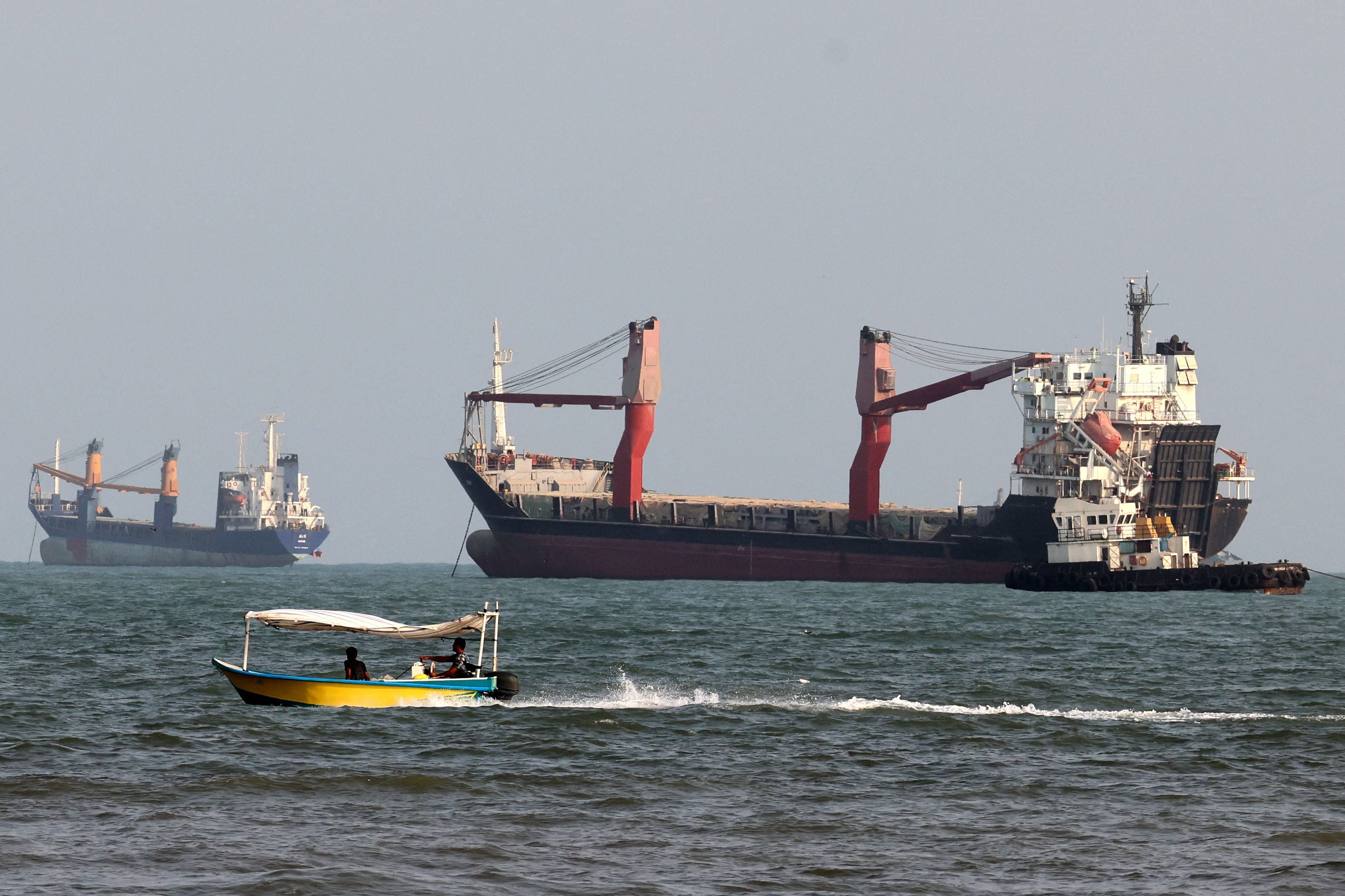 Hormuz traffic falls to single digits as 60-day deadline for US-Iran MoU expires