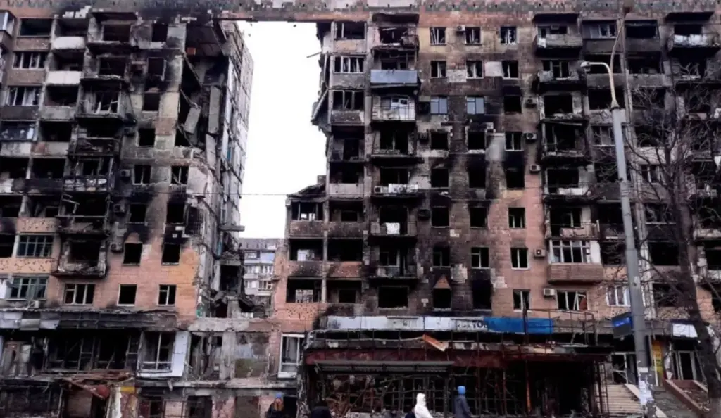 Russians are buying seaside apartments built on the ruins of the Mariupol homes Russia bombed—DW
