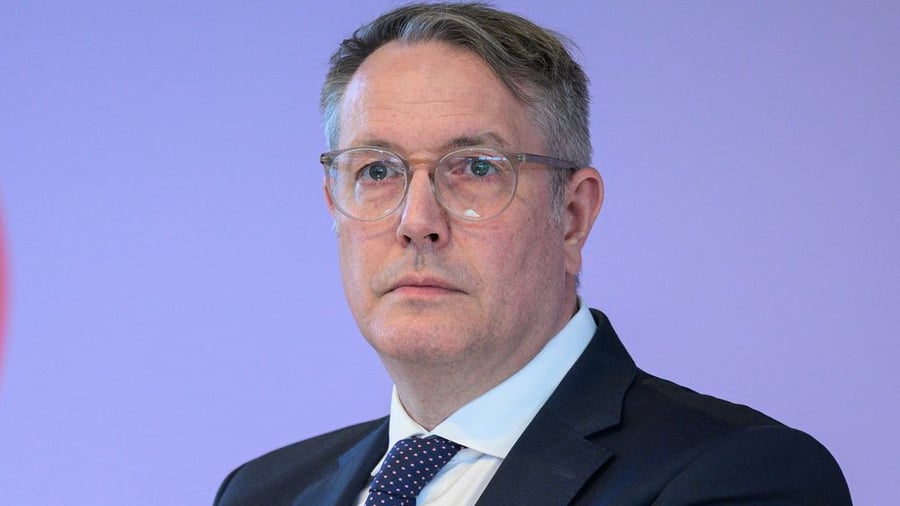 Federal policy: Labor Minister Schweitzer wants a compromise on "retirement at 63"