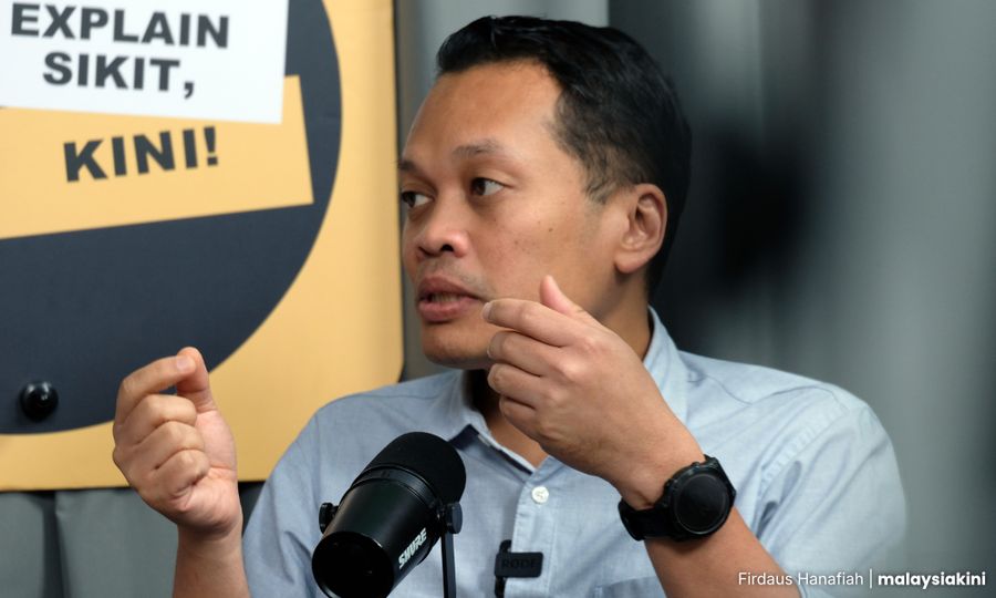 Bersama suspends Nik Nazmi for three months over khalwat arrest