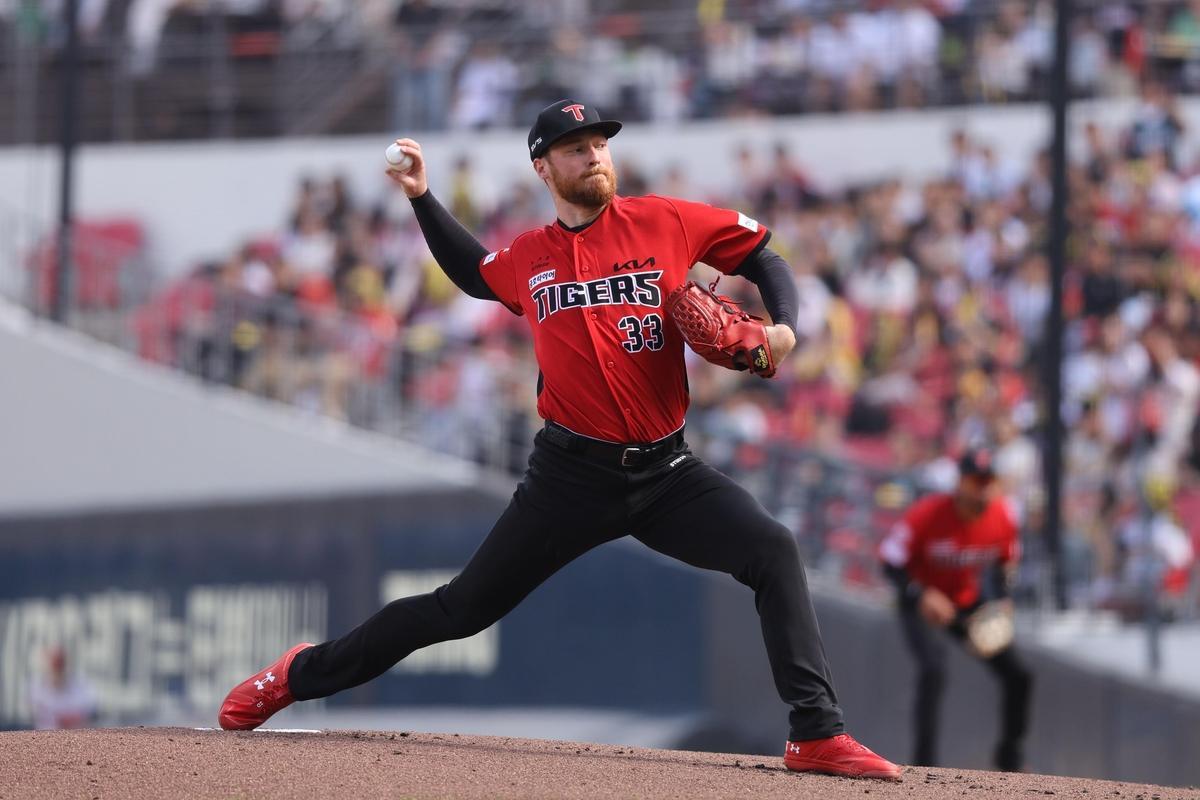 American ace, homegrown veteran to duel in KBO postseason game