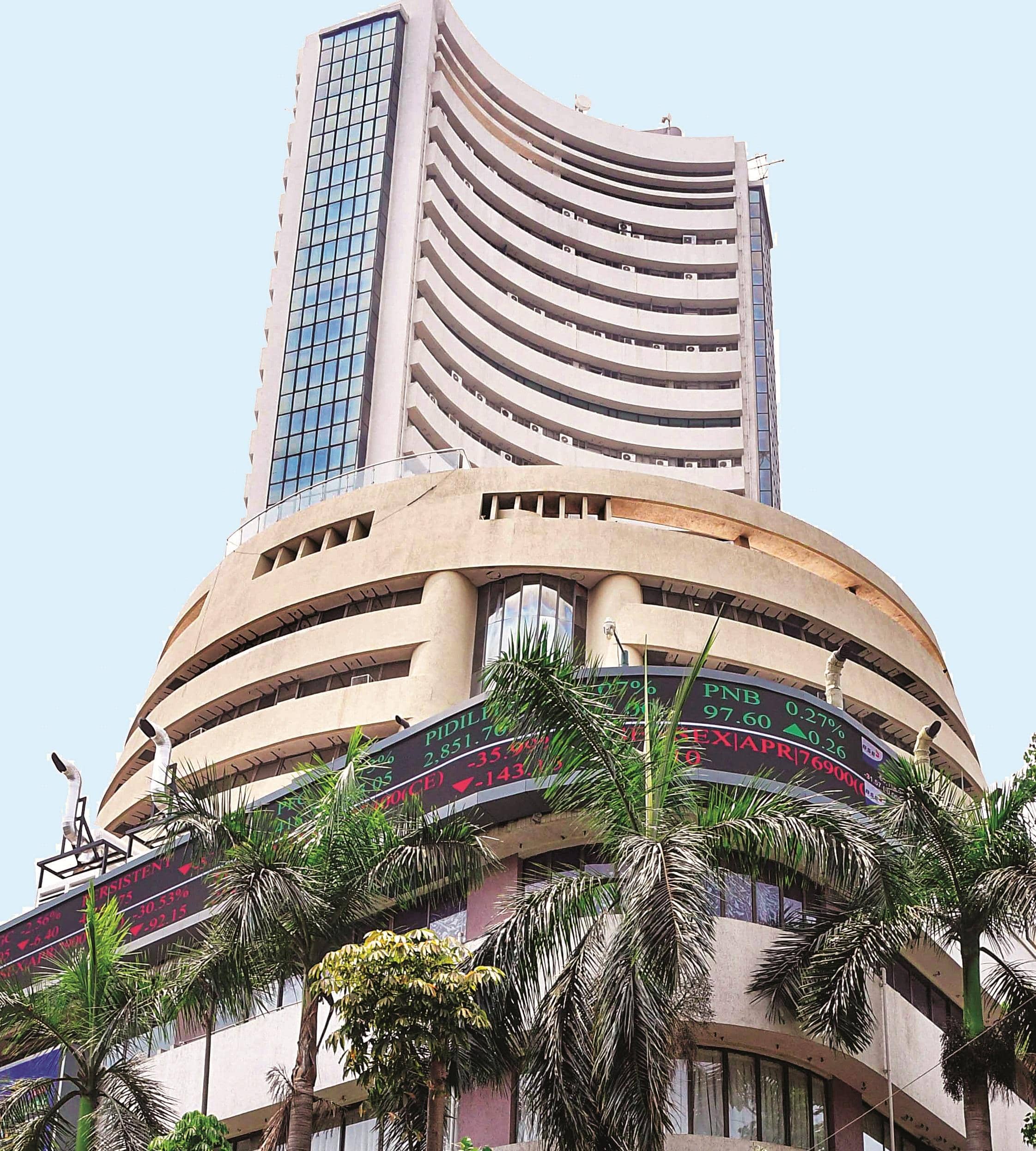 Q2 results today: HDFC Bank, ICICI Bank, Axis Bank among 18 firms on Oct 17