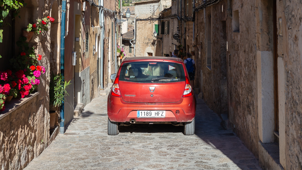 ‘They’d throw themselves down a well if it told them to’: Google Maps traps drivers in Spain’s narrow streets