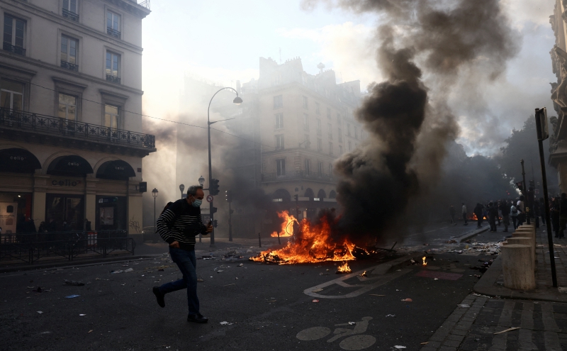 Clashes erupt in France as protesters vow to make government 'tremble'