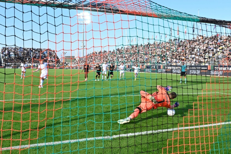 Venezia upset Napoli for first Serie A win of season