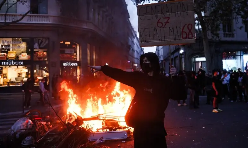 Looting, blazes and clashes in France amid nationwide protests