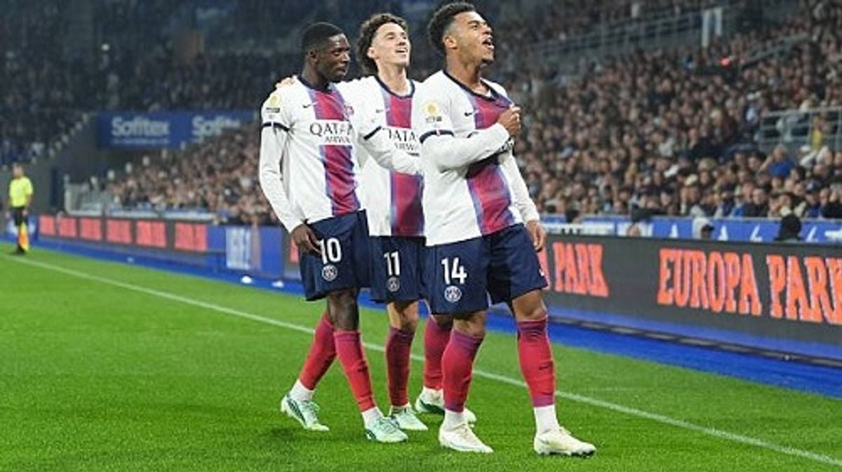 Paris Saint-Germain come from behind to top Ligue 1 after Strasbourg win