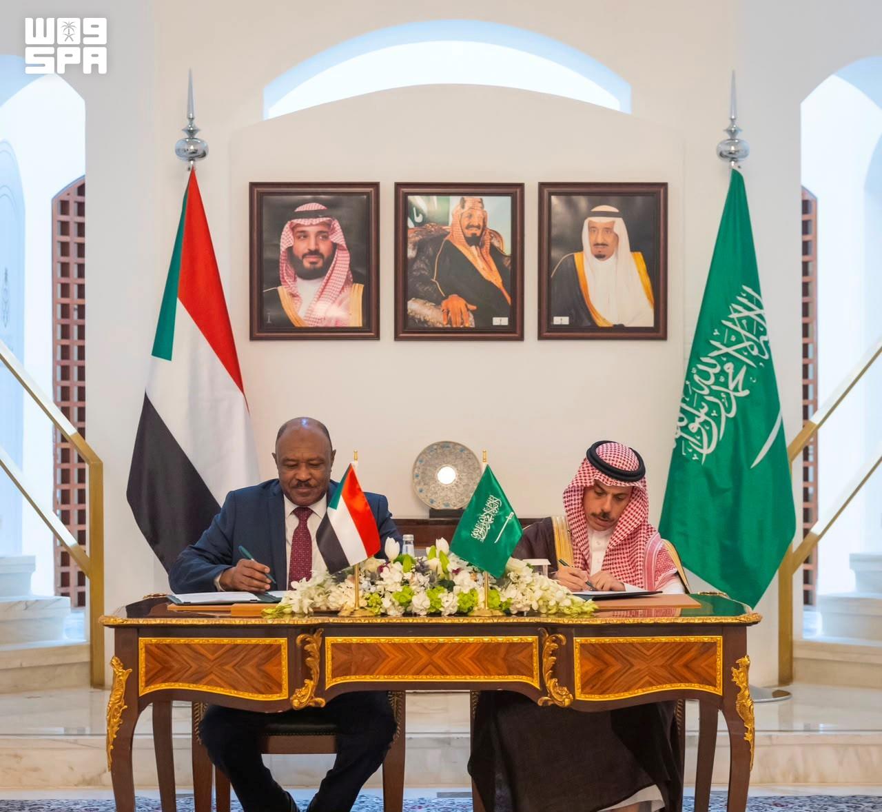 Saudi and Sudanese foreign ministers sign joint coordination council agreement