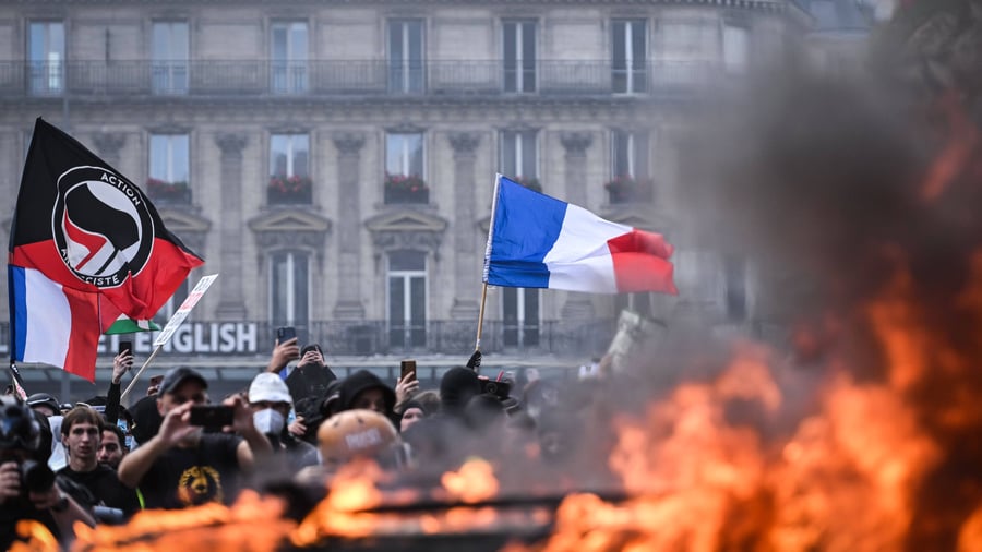 Sozialkonflikte: Schwere Unruhen in Frankreich – Proteste auch in Belgien, Portugal, Italien