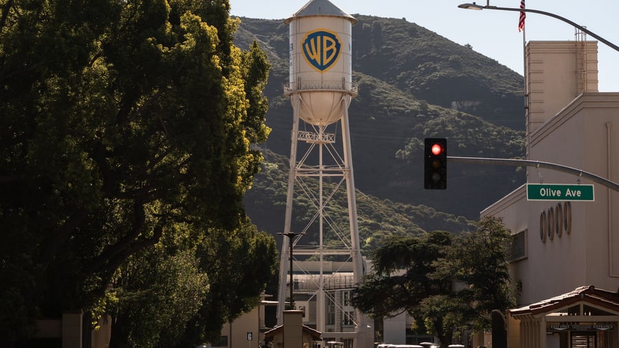 Hollywood Deal: Trial on Warner takeover not until March