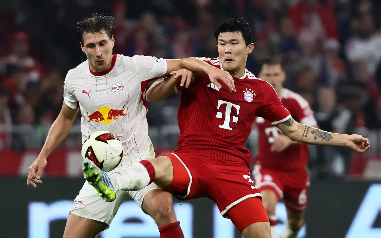 Diaz dazzles as Bayern batter Leipzig