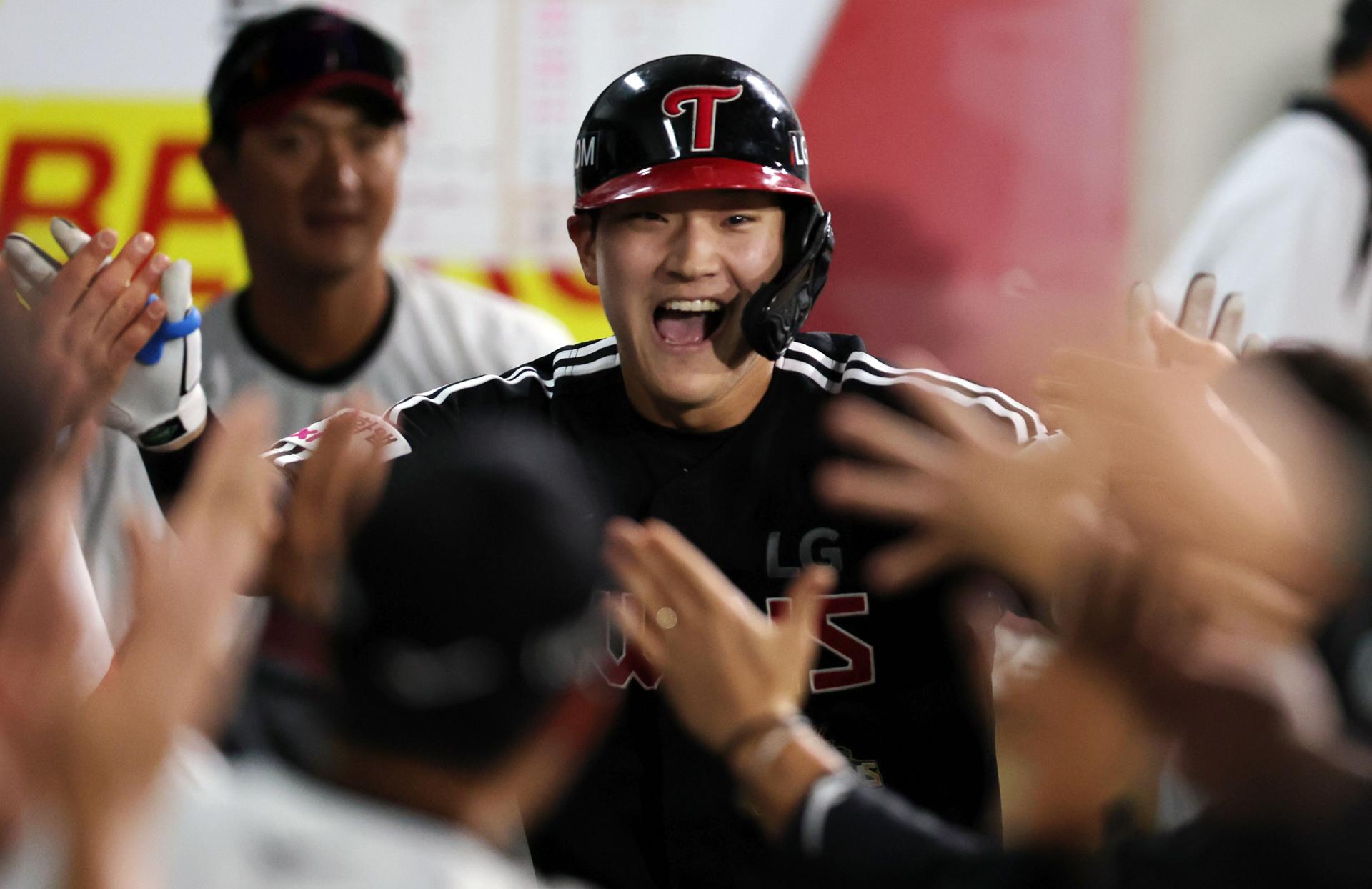 Rookie embracing cleanup role in 1st KBO postseason