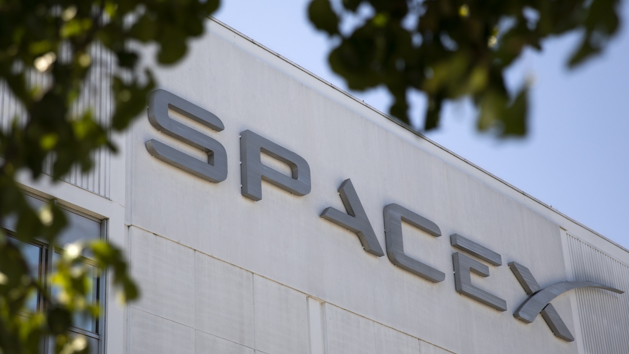 SpaceX beats revenue estimates, shares fall 5% after hours