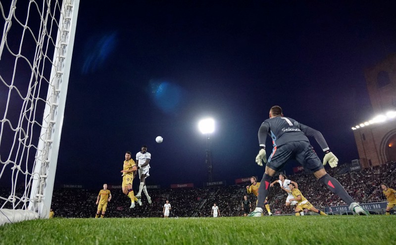 Inter move clear at Serie A summit with Bologna win