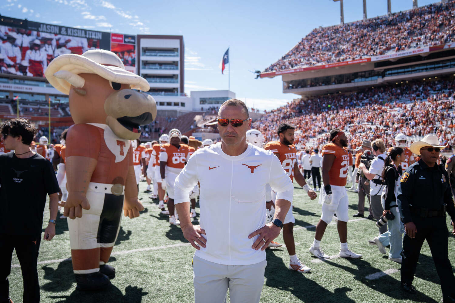 'Bled out': No. 7 Texas was bullied by Florida en route to second straight SEC loss