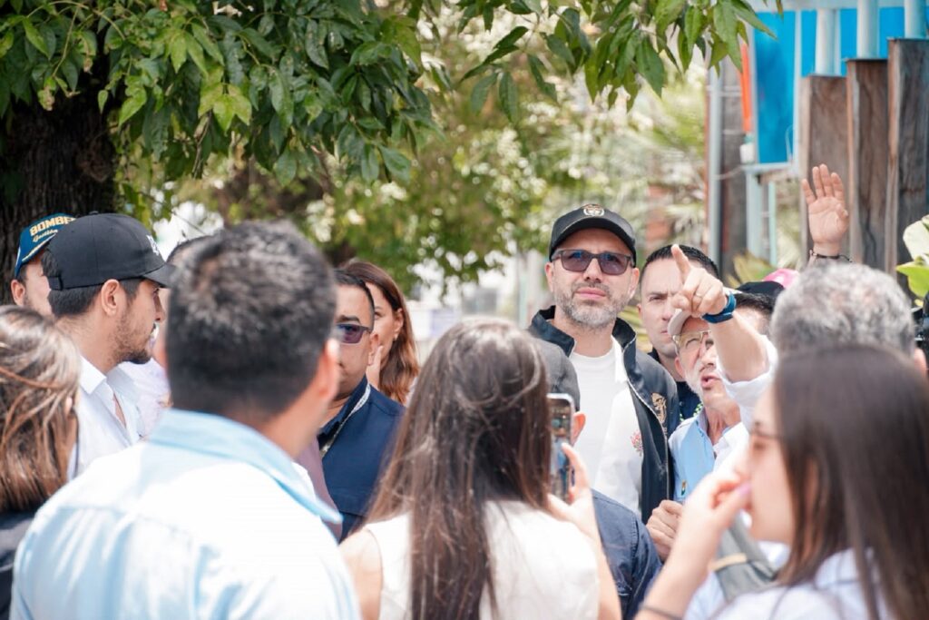 Colombia Housing Minister Under Fire Over Post-Earthquake Vacation