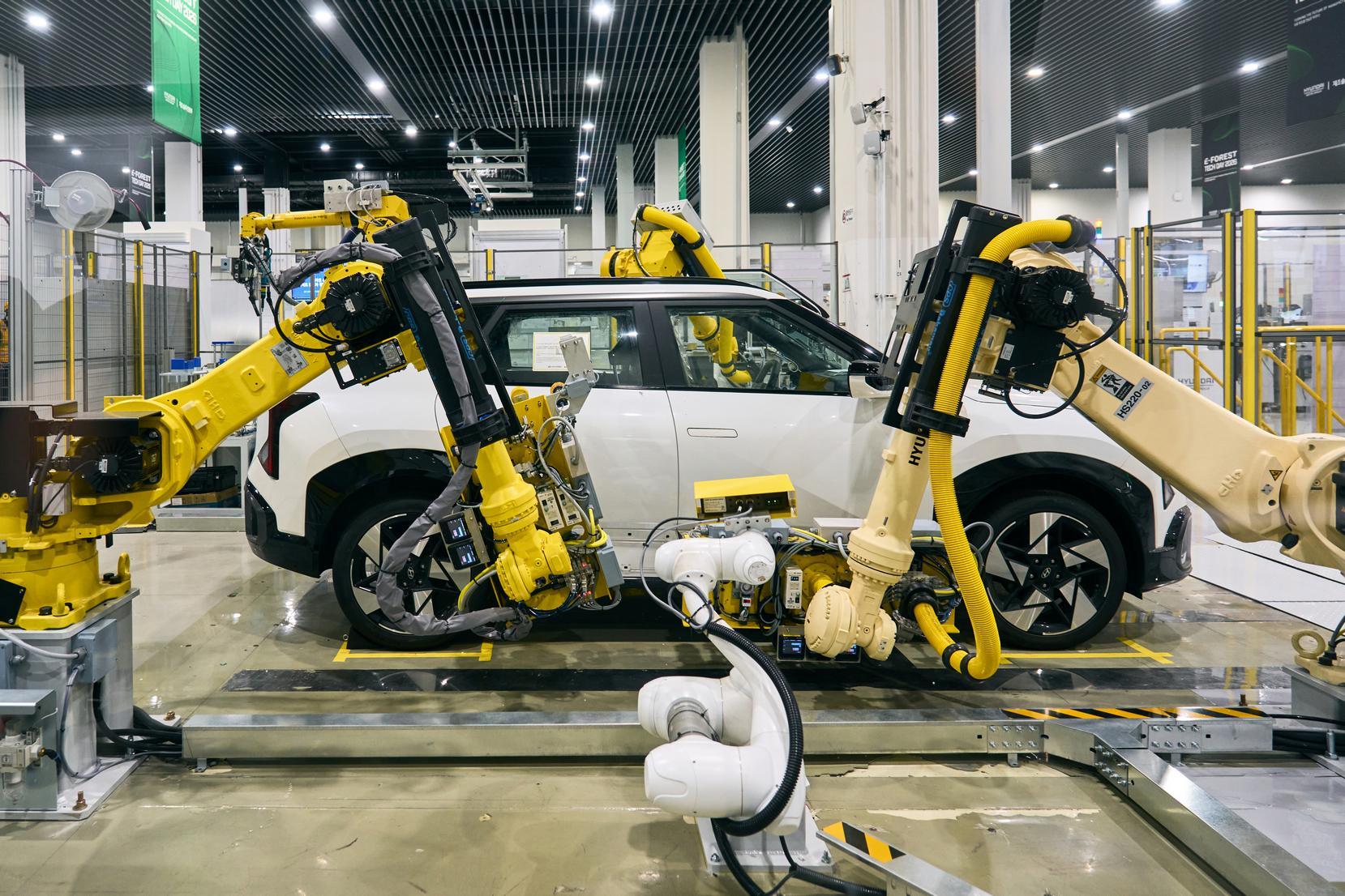 Hyundai Motor steps up physical AI push amid Chinese competition, stock slump
