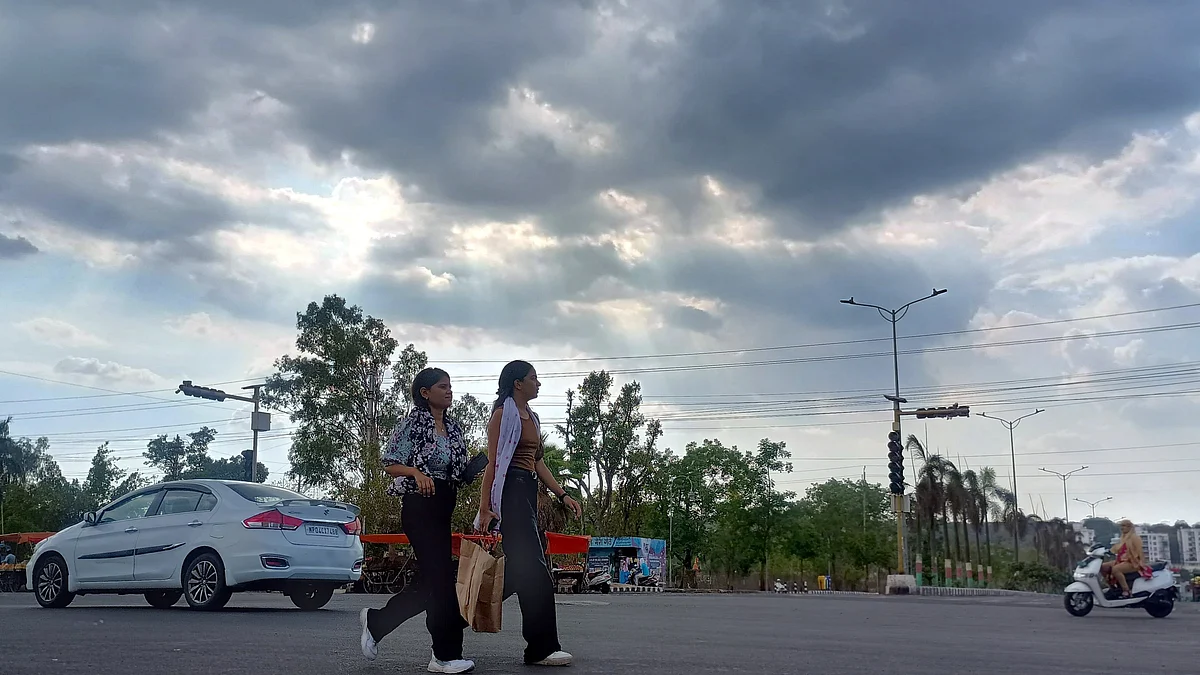 Madhya Pradesh Weather Update: Cyclonic Circulation Triggers Rain Alert In 15 Districts, Temperature Drops By 2.8°C