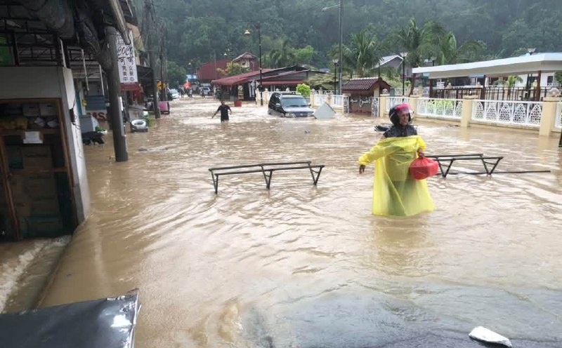 Pangkor hit by flash floods in nine areas