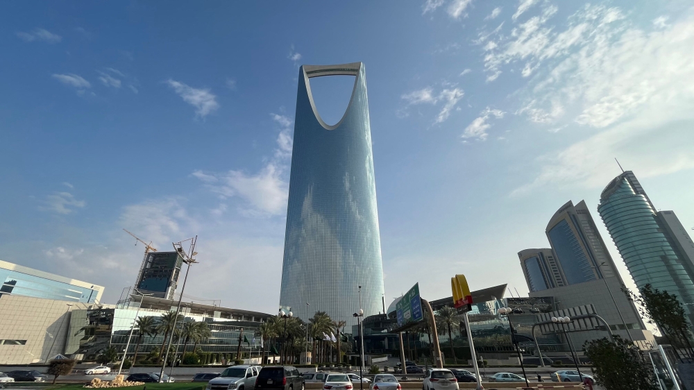 Saudi landmark closes offices, chopper pilots killed near Yemen