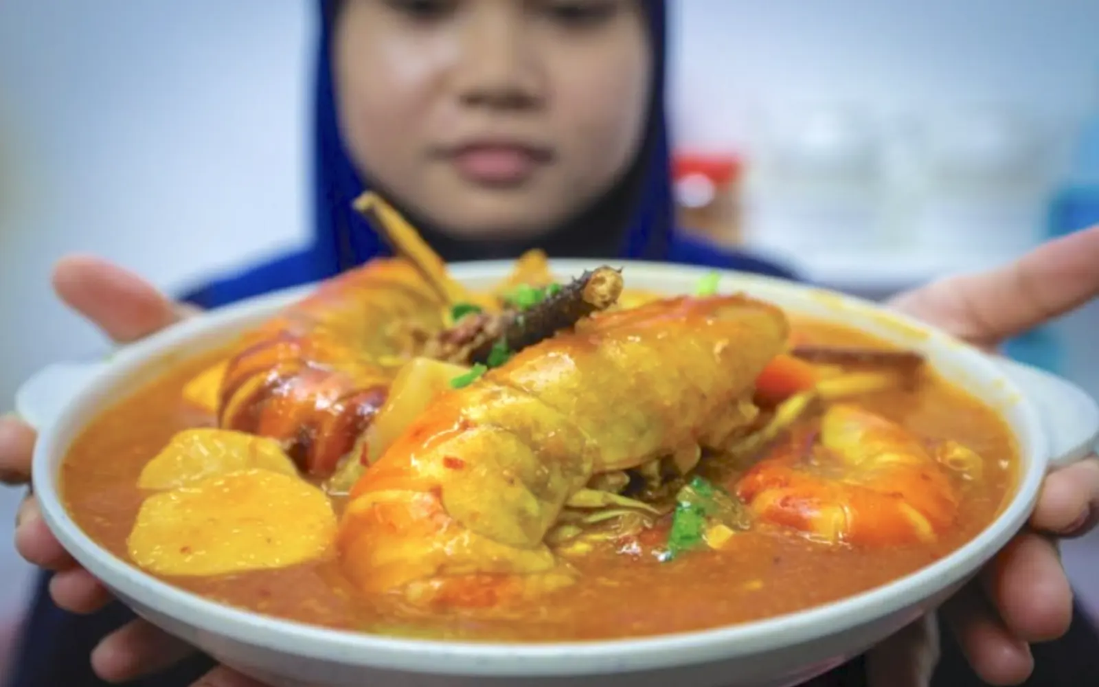 Brunei foodies cross border for Norain’s giant prawn noodles