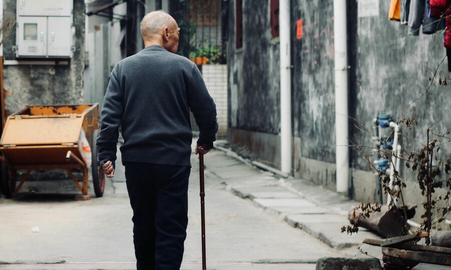 100-year-old Chinese man keeps Coke and Sprite by the case and can finish whole plate of crabs
