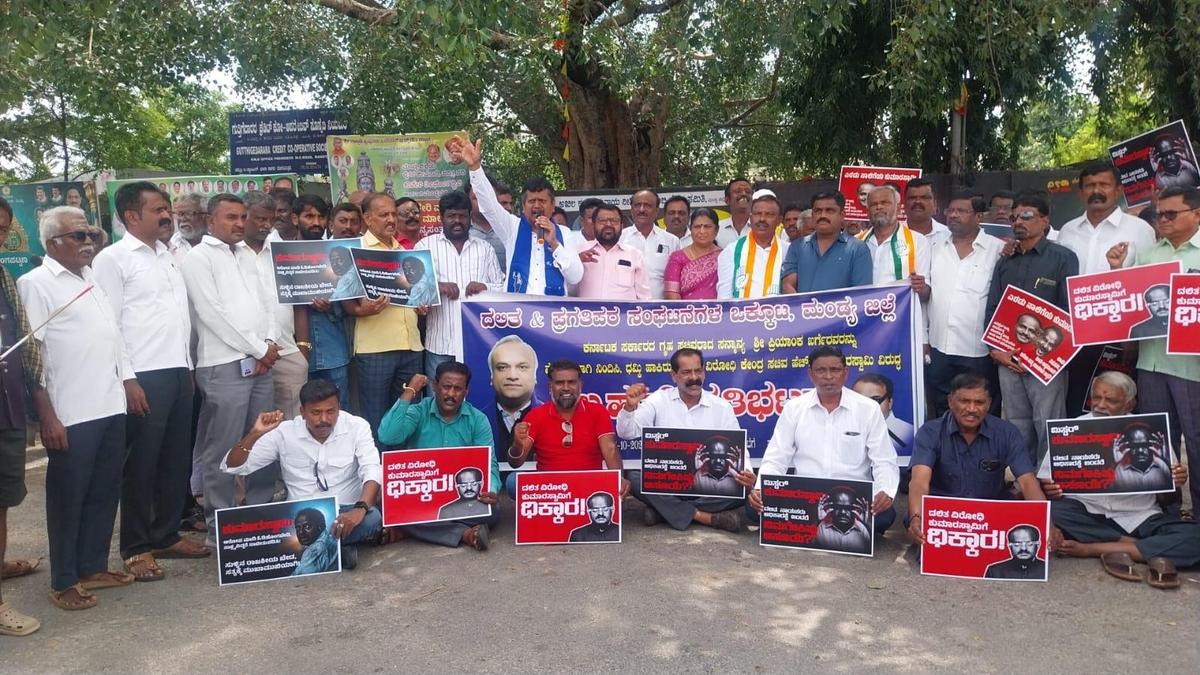 Protest in Mandya over Kumaraswamy's remarks against Priyank Kharge