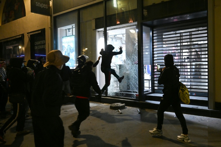 NFL: Paris game to go ahead despite protests in France
