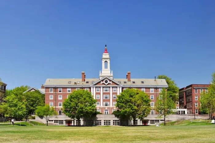 Harvard dispara sus ingresos gracias a la IA y SpaceX