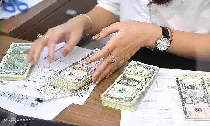Dollar gains over dong
