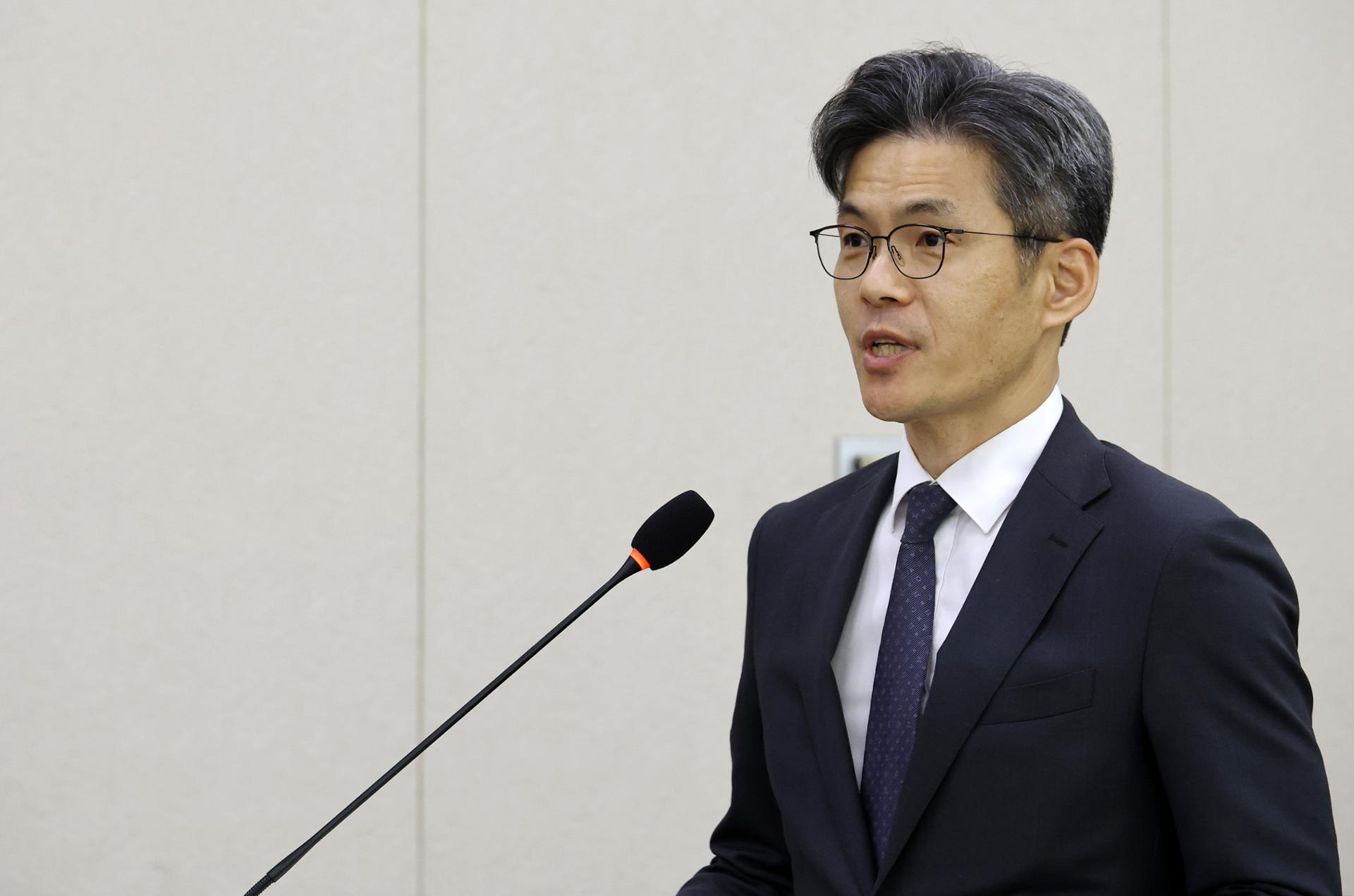 Senior prosecutor says withdrawal of indictments against Lee not considered