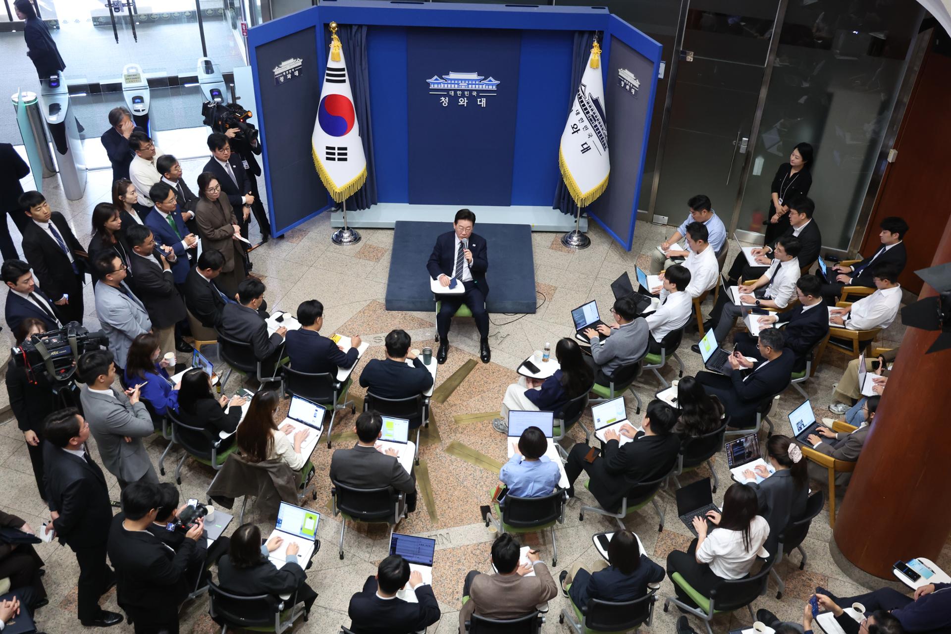 President indirectly criticizes USFK chief's remarks on potential OPCON transition delay