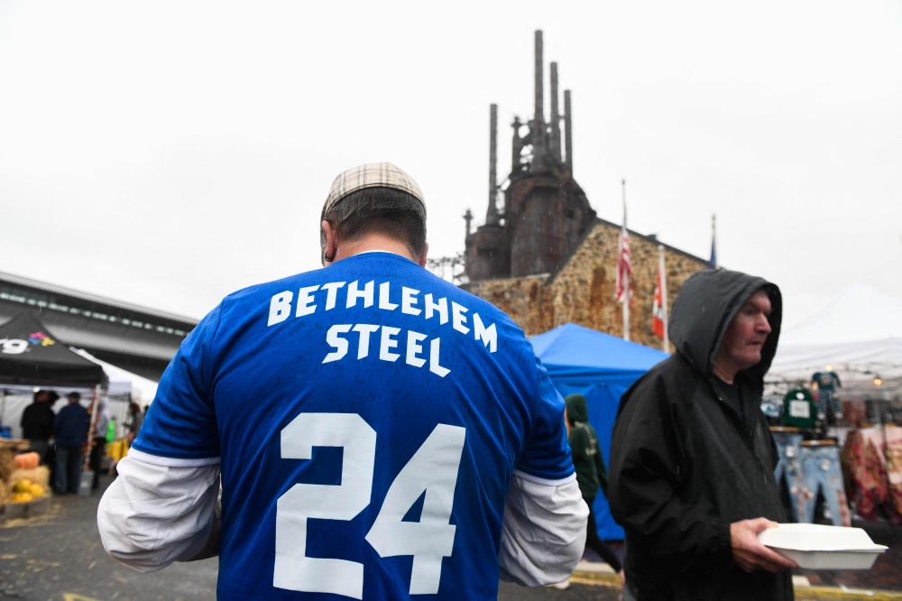 Former US steel town struggles as workers feel left behind