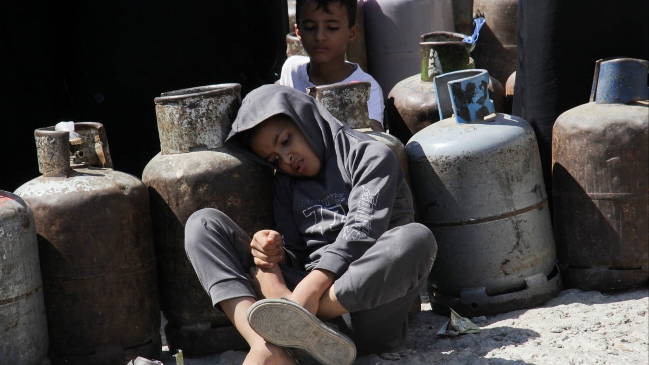 Houthi attack kills 53 at Yemen government training camp