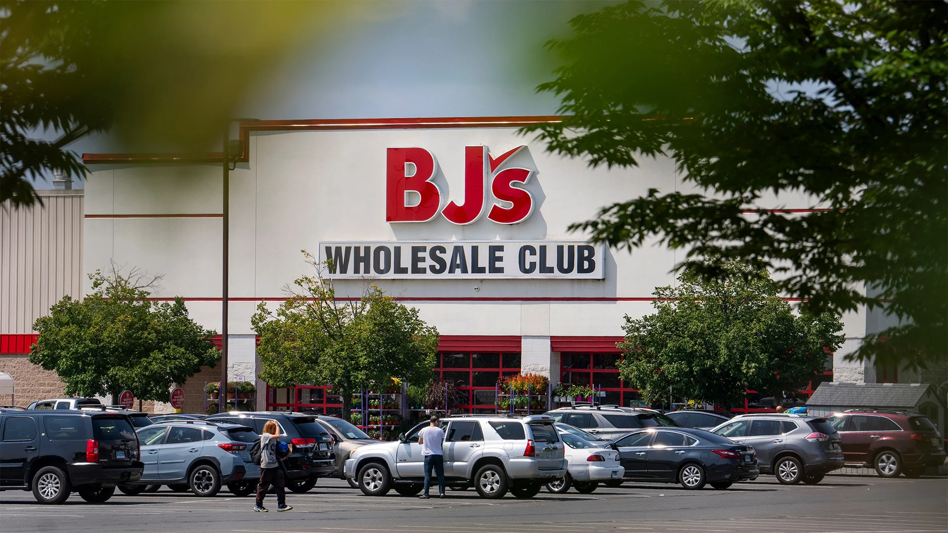 BJ’s Grew Into a $13 Billion Warehouse Club. Now It’s Giving Workers More Than $25 Million
