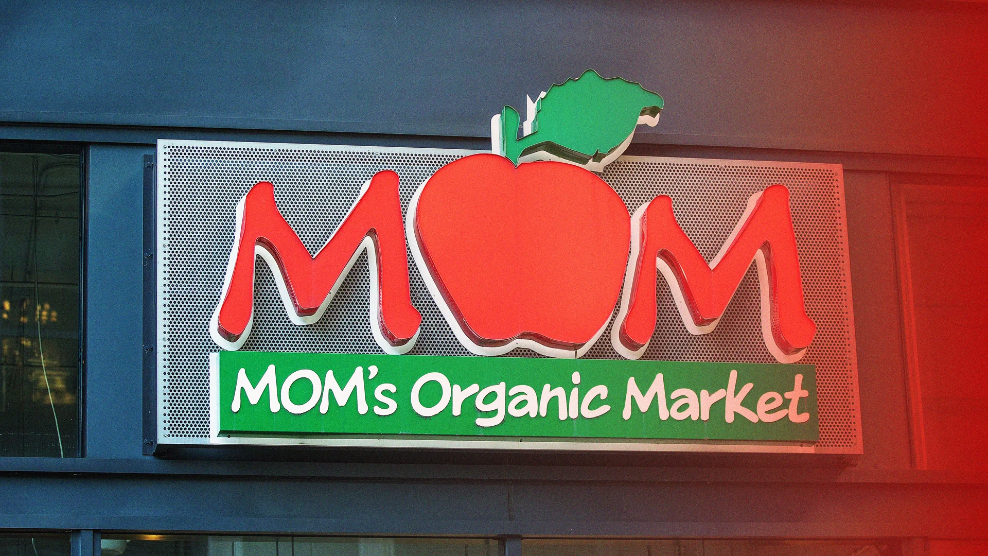 Mom’s Organic Market Banned Masks for Employees to Improve Customer Interactions. Now Workers Are Threatening to Quit