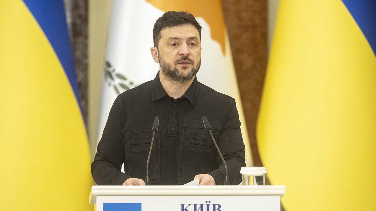 Following Russian strike on park in Nova Vodolaha, Zelenskyy urges against lifting sanctions, calls for application of Graham Act