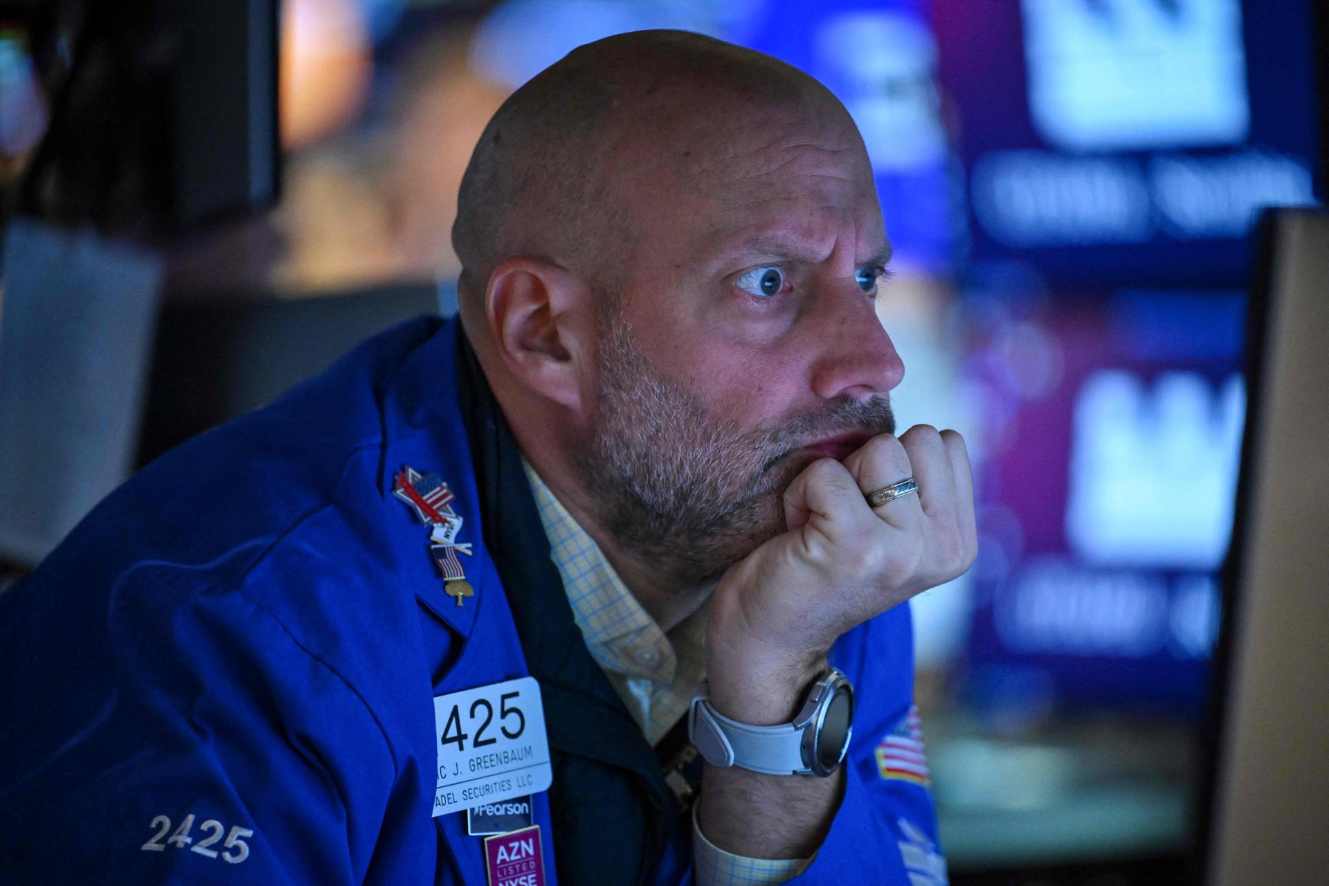 Nasdaq climbs as chip and AI-linked stocks bounce back