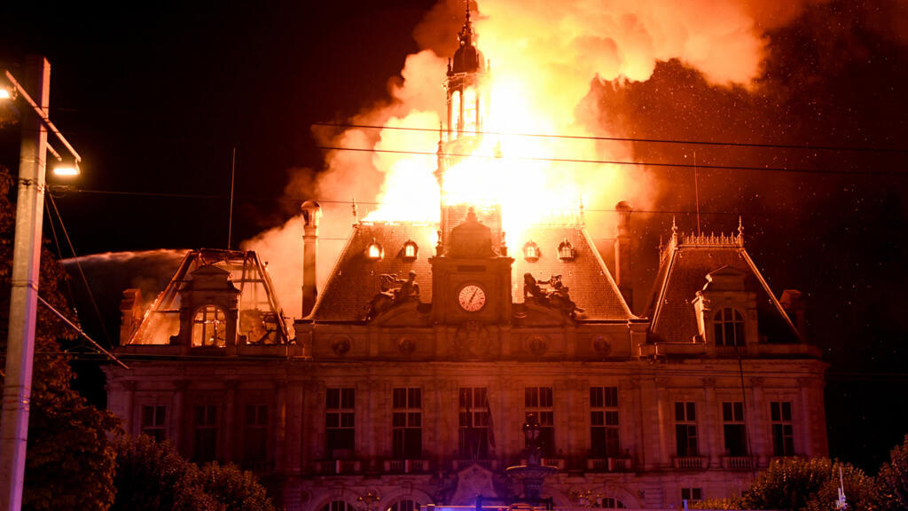 Paris weekend riots raise concerns for tourism industry