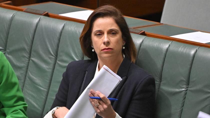 ‘Tentative’ deal on gambling reform despite scathing inquiry report