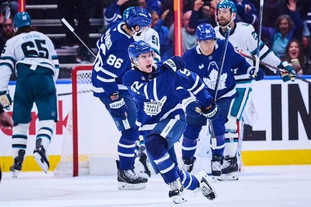 McKenna scores winner, Maple Leafs top Sharks