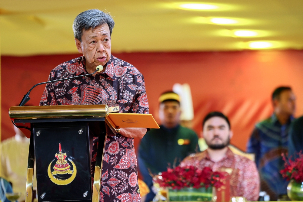 Selangor Sultan cautions royal family members against exploiting royal status