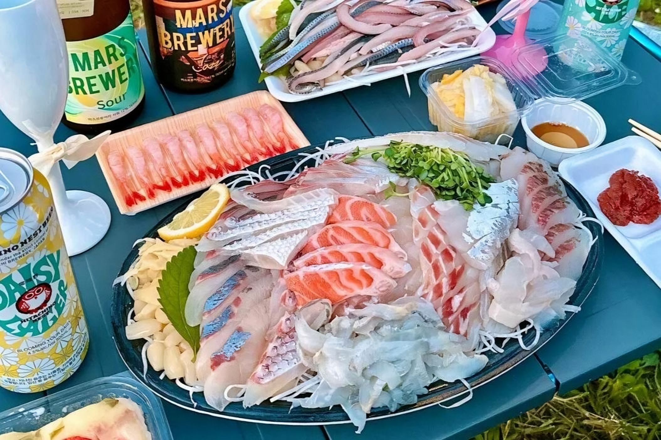Raw fish replaces fried chicken as Seoul's new Han River picnic craze