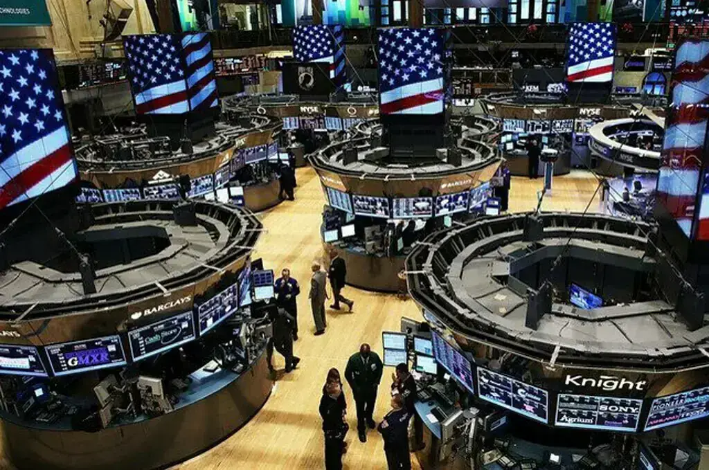 Wall Street gains ground on healthcare stocks rally, oil retreat