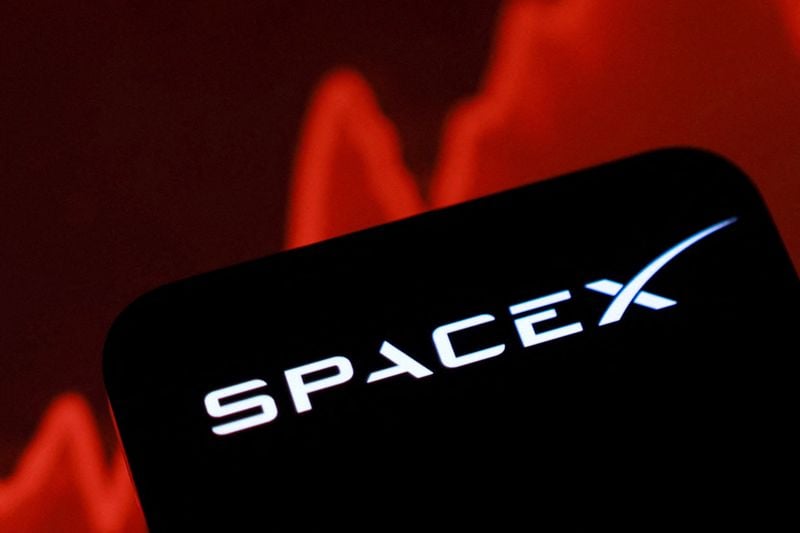 SpaceX investors, ahead of results, press Musk on Tesla merger