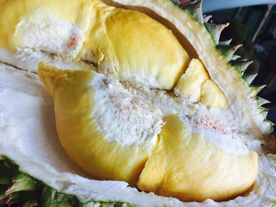 4-year-old wins hearts after bringing durian to school as farewell gift for teacher