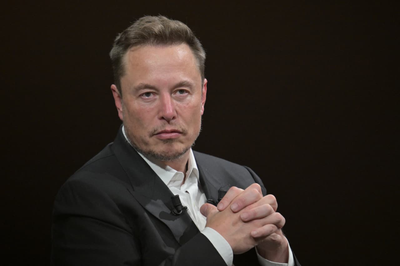 Tesla’s stock rises as Elon Musk drops new clues about a possible SpaceX merger