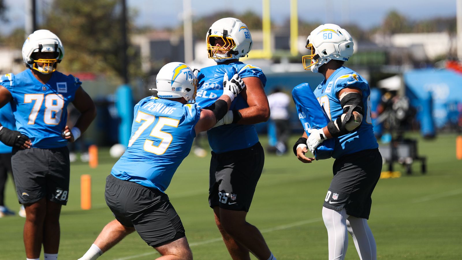 Mike McDaniel hints at three frontrunners in Chargers’ left guard battle