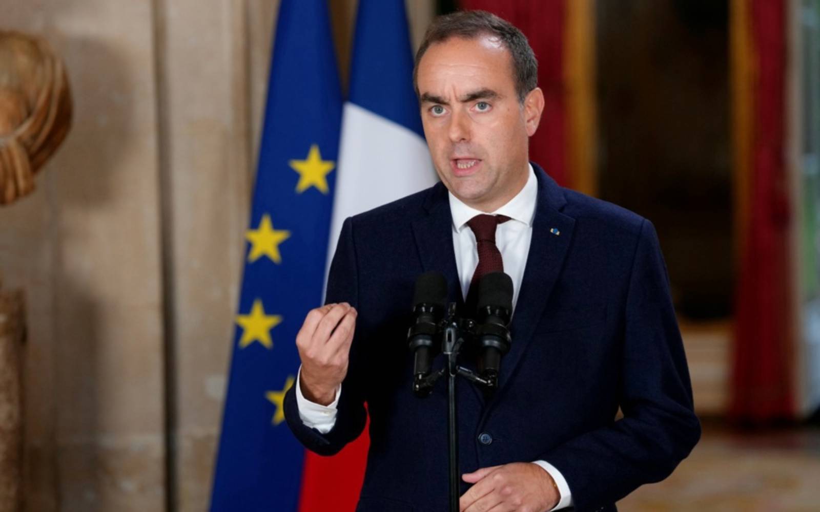 French PM to meet unions as government prepares for more protests